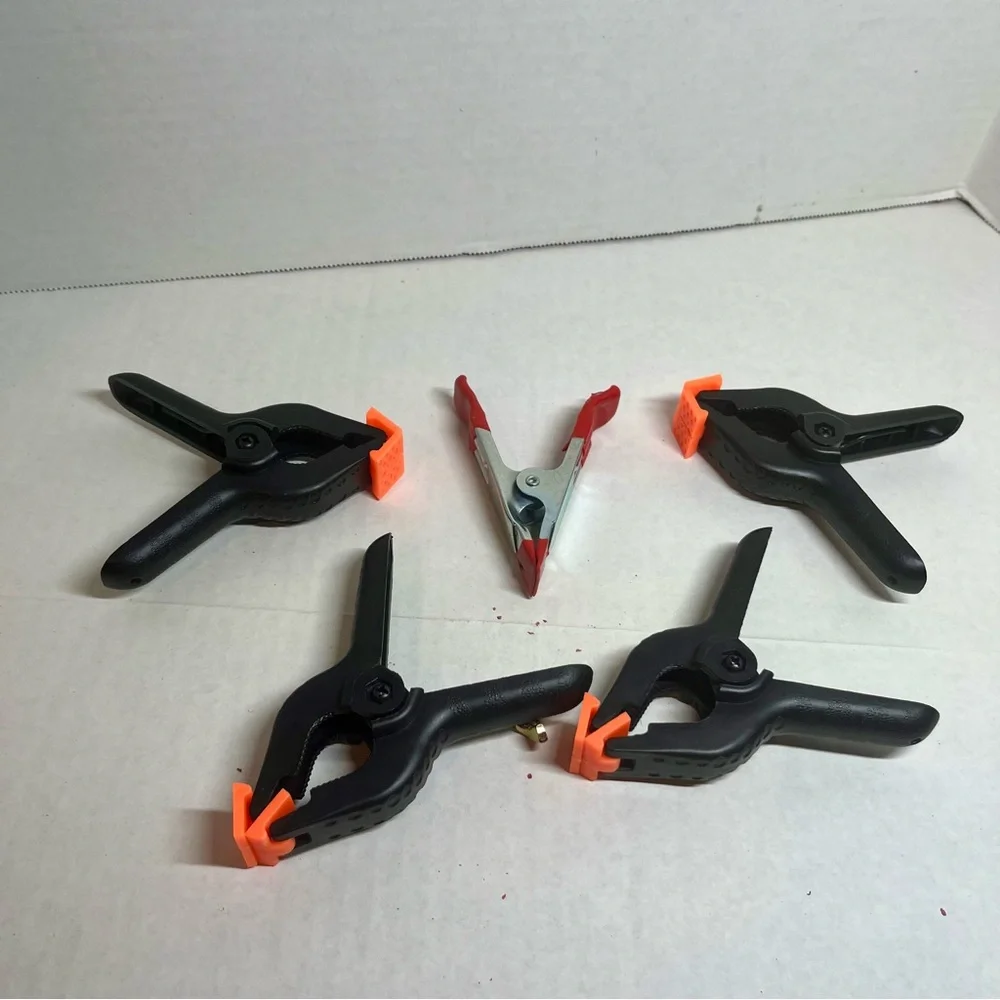 (BRAND NEW) SET OF HEAVY DUTY CLIPS (5) MULTIPLE USES (NWOT)